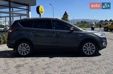 Внедорожник / Кроссовер Ford Escape 2017 в 
