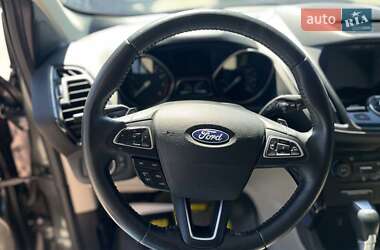 Внедорожник / Кроссовер Ford Escape 2017 в 