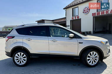 Позашляховик / Кросовер Ford Escape 2017 в 