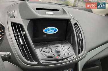 Внедорожник / Кроссовер Ford Escape 2016 в 