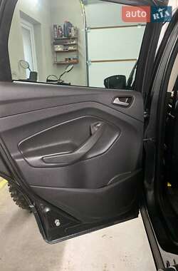 Внедорожник / Кроссовер Ford Escape 2014 в 