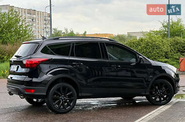 Позашляховик / Кросовер Ford Escape 2019 в 