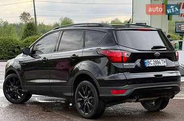 Позашляховик / Кросовер Ford Escape 2019 в 