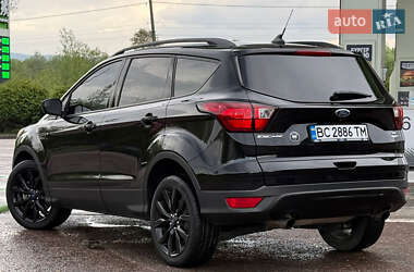 Позашляховик / Кросовер Ford Escape 2019 в 