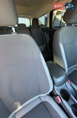 Позашляховик / Кросовер Ford Escape 2014 в 