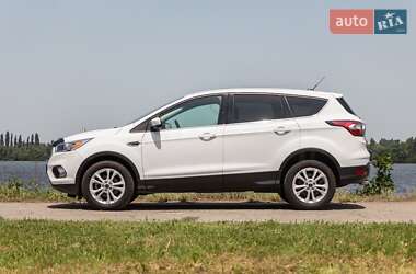 Внедорожник / Кроссовер Ford Escape 2016 в 