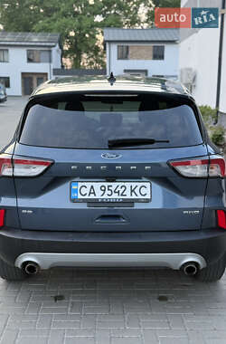 Внедорожник / Кроссовер Ford Escape 2020 в 