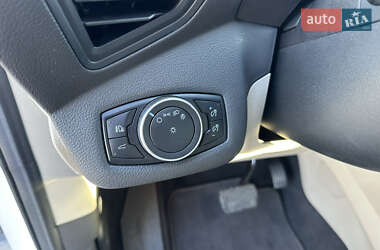 Внедорожник / Кроссовер Ford Escape 2016 в 