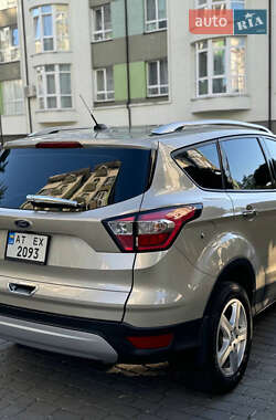 Внедорожник / Кроссовер Ford Escape 2018 в 