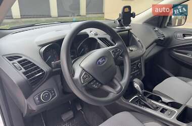 Внедорожник / Кроссовер Ford Escape 2019 в 
