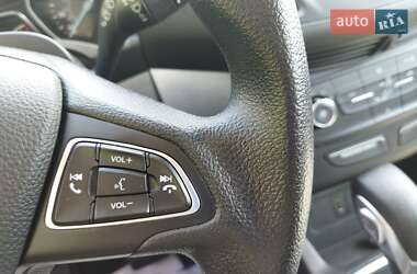 Позашляховик / Кросовер Ford Escape 2016 в 