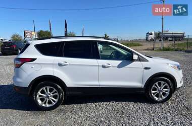 Внедорожник / Кроссовер Ford Escape 2018 в 