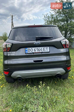 Внедорожник / Кроссовер Ford Escape 2017 в 