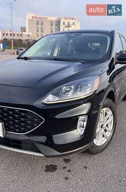 Внедорожник / Кроссовер Ford Escape 2021 в 