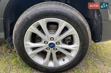 Позашляховик / Кросовер Ford Escape 2019 в 