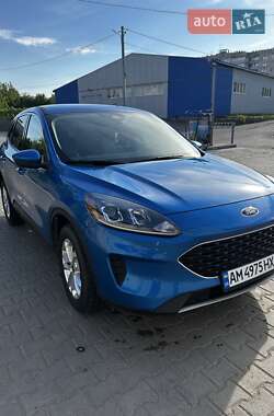 Позашляховик / Кросовер Ford Escape 2020 в 