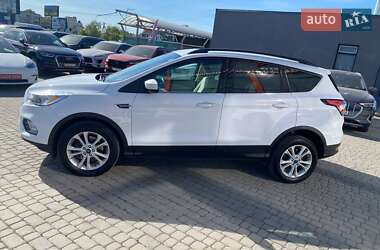 Внедорожник / Кроссовер Ford Escape 2018 в 