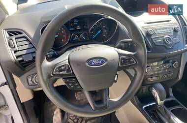 Внедорожник / Кроссовер Ford Escape 2018 в 