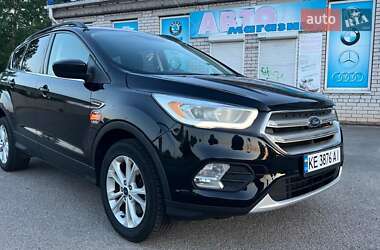 Внедорожник / Кроссовер Ford Escape 2016 в 