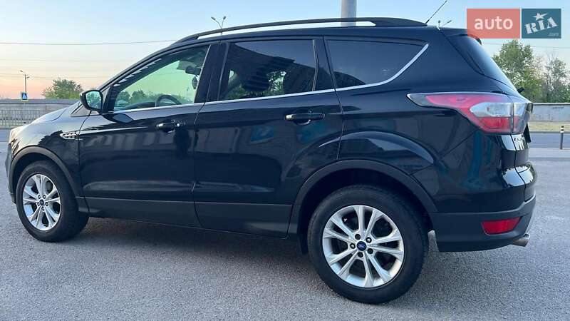 Внедорожник / Кроссовер Ford Escape 2016 в Днепре
