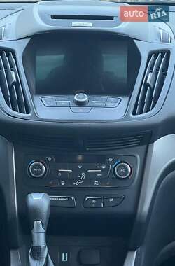 Внедорожник / Кроссовер Ford Escape 2016 в 