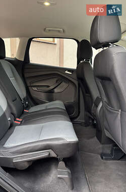 Внедорожник / Кроссовер Ford Escape 2015 в 