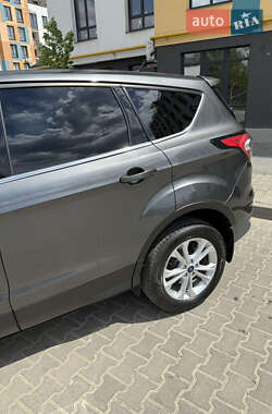 Позашляховик / Кросовер Ford Escape 2017 в 