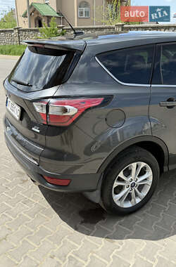 Позашляховик / Кросовер Ford Escape 2017 в 