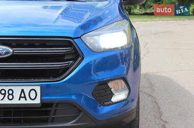 Позашляховик / Кросовер Ford Escape 2019 в 