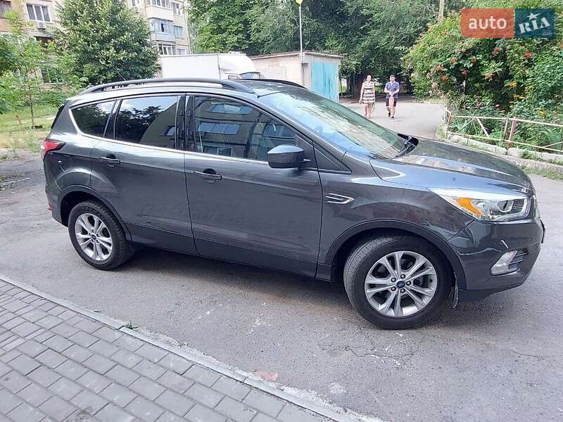 Внедорожник / Кроссовер Ford Escape 2018 в Львове