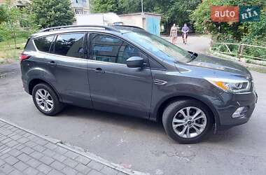 Внедорожник / Кроссовер Ford Escape 2018 в 
