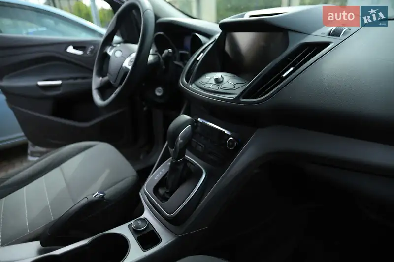 Позашляховик / Кросовер Ford Escape 2012 в 