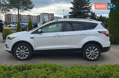 Внедорожник / Кроссовер Ford Escape 2018 в 