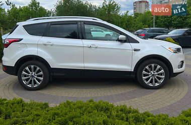 Внедорожник / Кроссовер Ford Escape 2018 в 