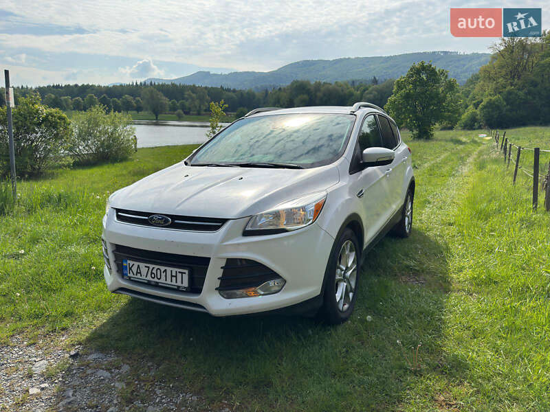 Позашляховик / Кросовер Ford Escape 2015 в 