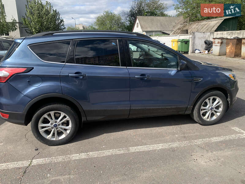 Внедорожник / Кроссовер Ford Escape 2018 в Киеве