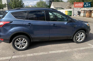 Внедорожник / Кроссовер Ford Escape 2018 в 