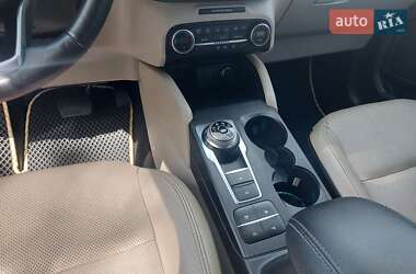 Позашляховик / Кросовер Ford Escape 2019 в 