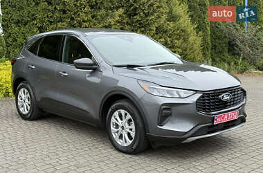 Позашляховик / Кросовер Ford Escape 2023 в 