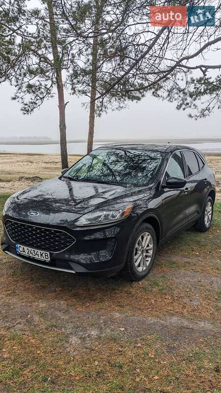 Внедорожник / Кроссовер Ford Escape 2021 в 