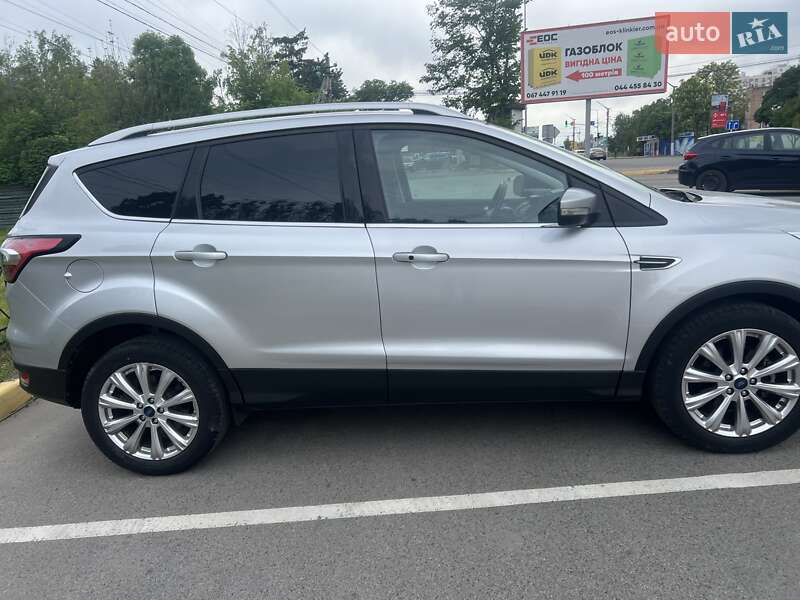 Внедорожник / Кроссовер Ford Escape 2017 в Киеве