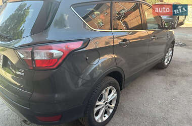 Внедорожник / Кроссовер Ford Escape 2018 в 