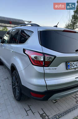 Позашляховик / Кросовер Ford Escape 2017 в 