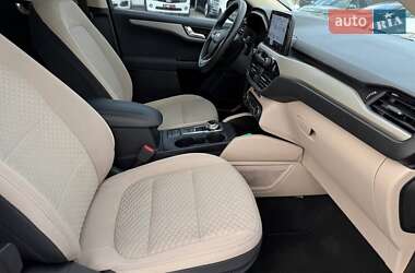 Внедорожник / Кроссовер Ford Escape 2020 в 