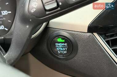 Внедорожник / Кроссовер Ford Escape 2020 в 