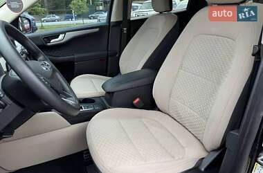 Внедорожник / Кроссовер Ford Escape 2020 в 
