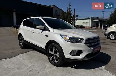 Позашляховик / Кросовер Ford Escape 2017 в 