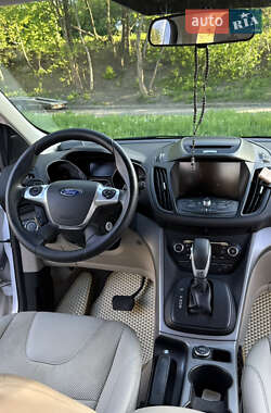 Внедорожник / Кроссовер Ford Escape 2015 в 