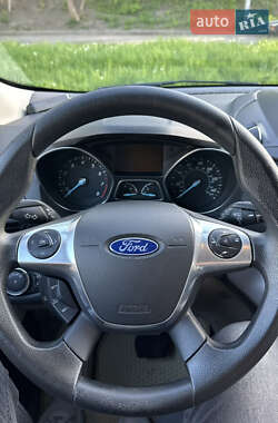 Внедорожник / Кроссовер Ford Escape 2015 в 