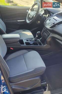 Внедорожник / Кроссовер Ford Escape 2016 в 